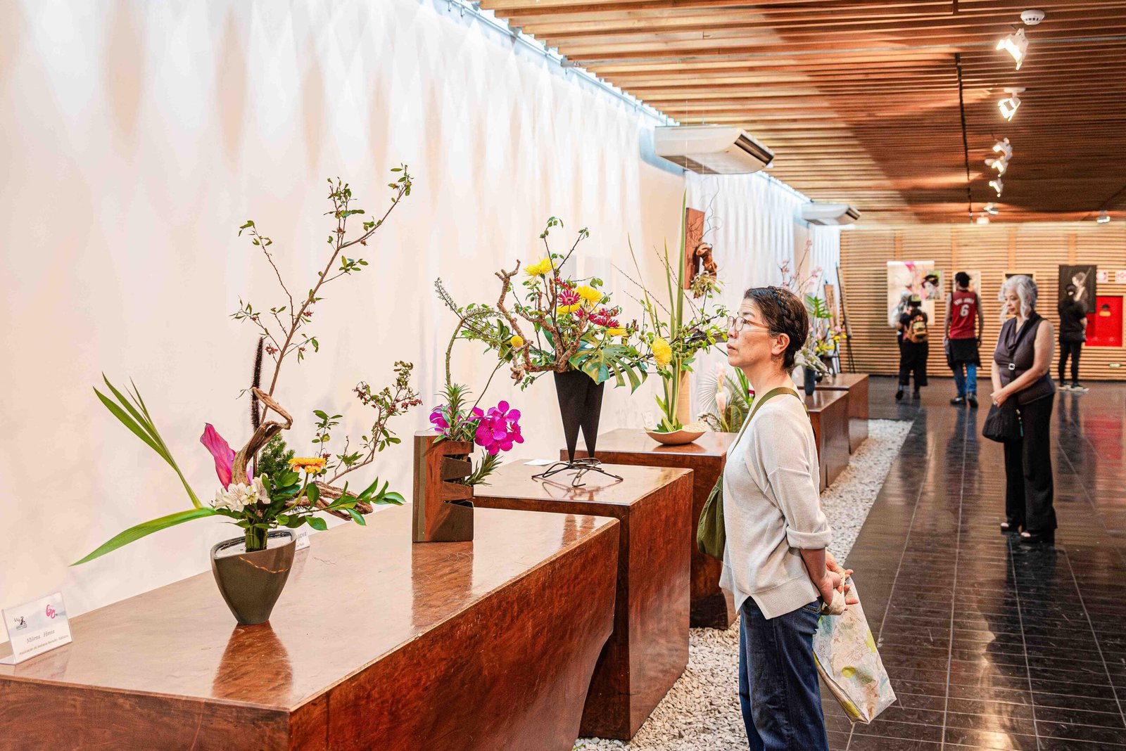 O Salão das Artes reúne talentos e expressões artísticas inspiradas pela cultura japonesa, através de exposições e conversas. Entre obras tradicionais e contemporâneas, o espaço convida o público a apreciar a criatividade, a sensibilidade e a riqueza estética que fazem da arte uma importante ponte entre culturas.